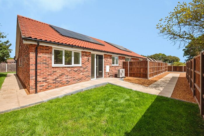 3 Bedroom Semi-Detached Bungalow For Sale In Sutton Crescent, Freethorpe, Norwich, NR13