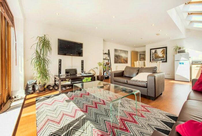 2 Bedroom Flat To Rent In Knoll Road, London, SW18
