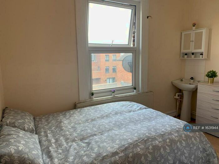 Studio To Rent In Green Lanes, London, N8