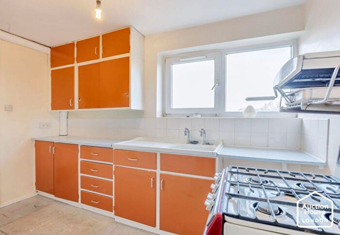 2 Bedroom Flat For Sale In Flat Mayflower House, The Drive, Great Warley, Brentwood, Essex, CM13