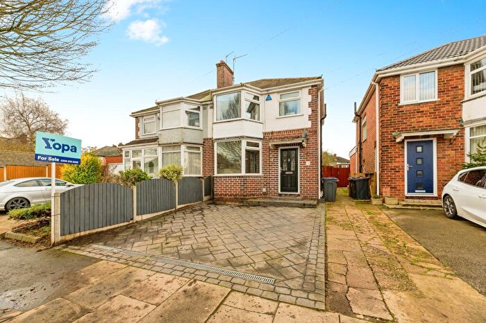 3 Bedroom Semi Detached House For Sale In Oakdale Road, Birmingham, B36