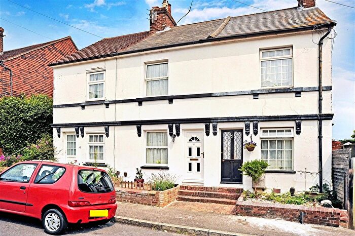 1 Bedroom Terraced House For Sale In Uridge Road, Tonbridge, Kent, TN10