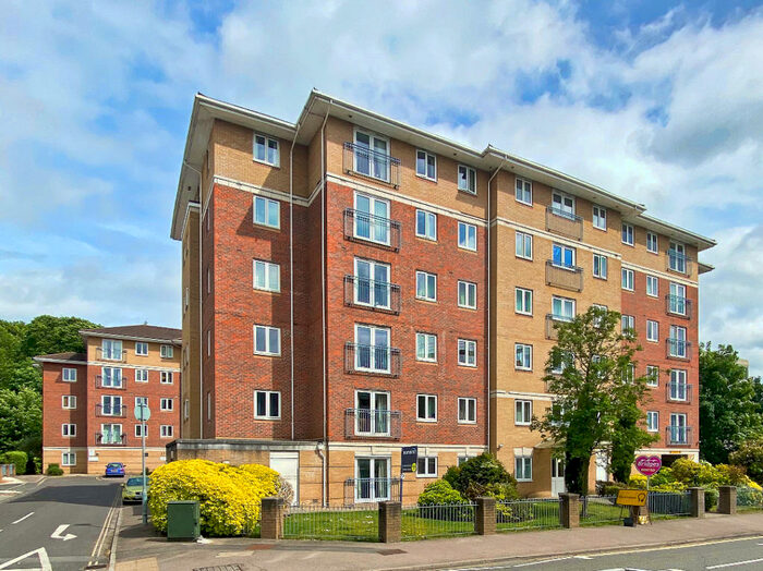 2 Bedroom Apartment To Rent In Chapter House, Farnborough, GU14