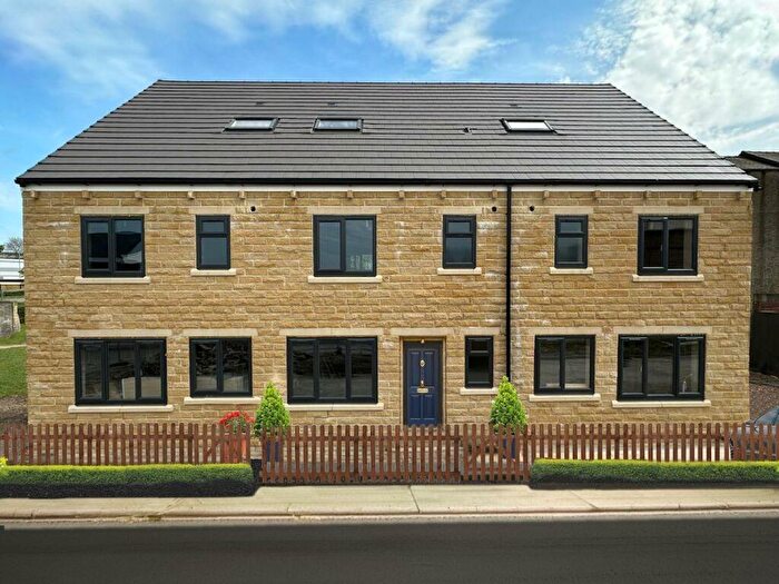 4 Bedroom Town House For Sale In Vernon Place, Stanningley, Pudsey, Leeds, West Yorkshire., LS28