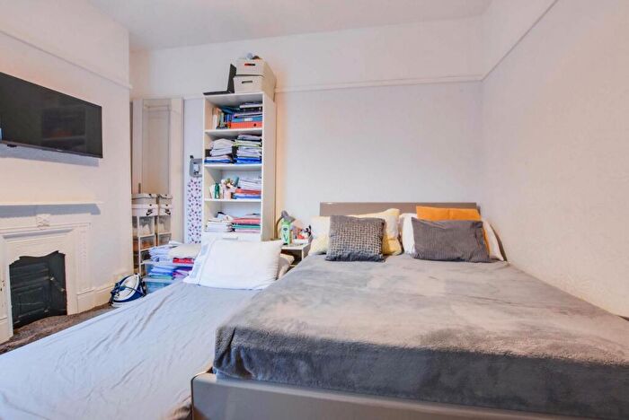 3 Bedroom Terraced House For Sale In Kimberley Road, Leicester, LE2