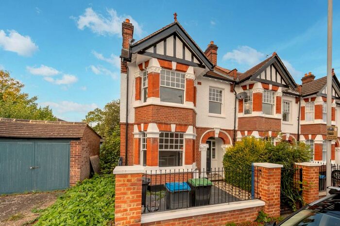 5 Bedroom Semi-Detached House To Rent In Poplar Grove, New Malden, KT3