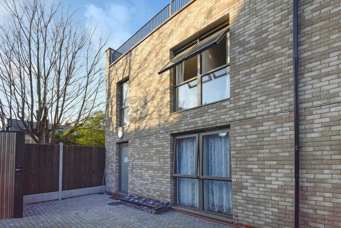 2 Bedroom Flat To Rent In Sprowston Mews, Forest Gate, E7