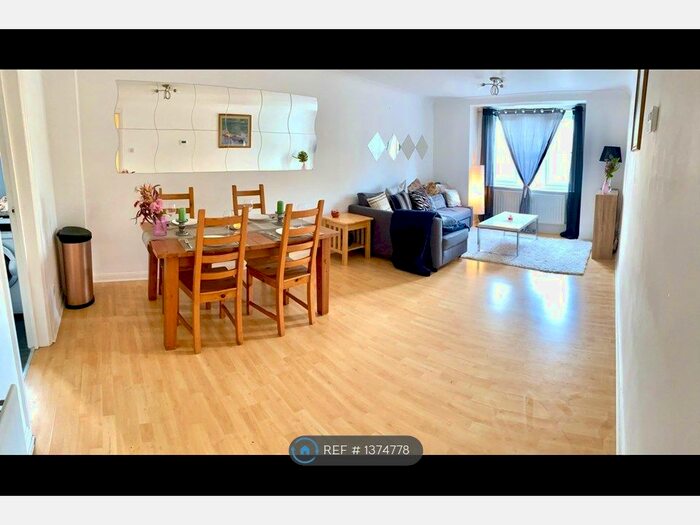 2 Bedroom Flat To Rent In Arborfield Close, London, SW2