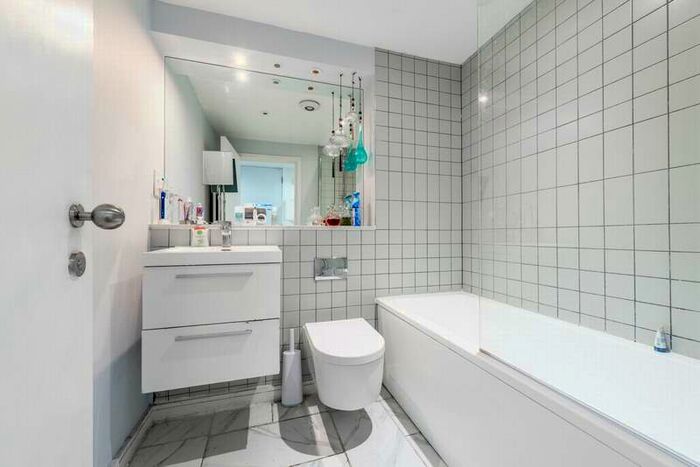 2 Bedroom Flat For Sale In Parkview Apartments, Brookmill Road, London, SE8