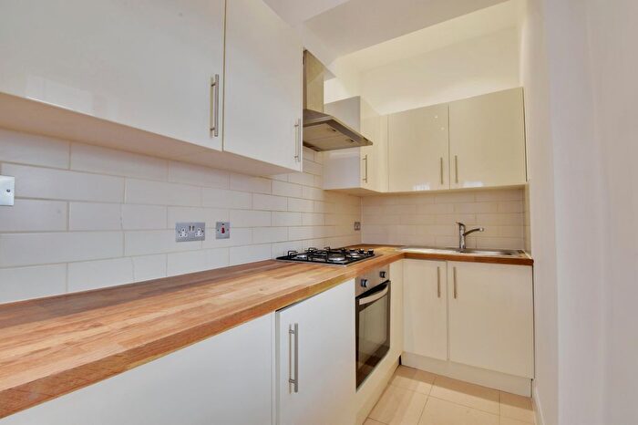 1 Bedroom Flat To Rent In The Parade, High Street, Watford, Hertfordshire, WD17