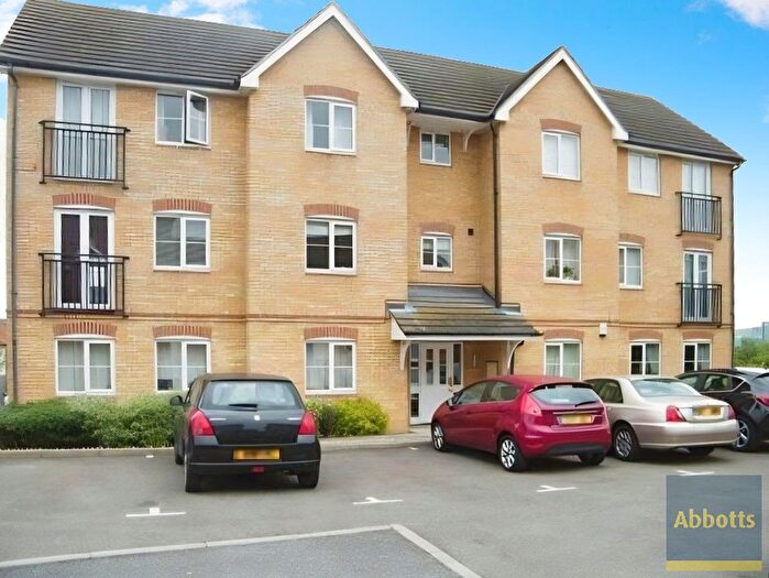 2 Bedroom Flat To Rent In Czarina Rise, Basildon, SS15