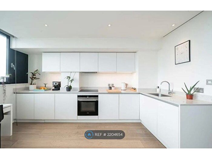 Studio To Rent In Hill House, London, N19