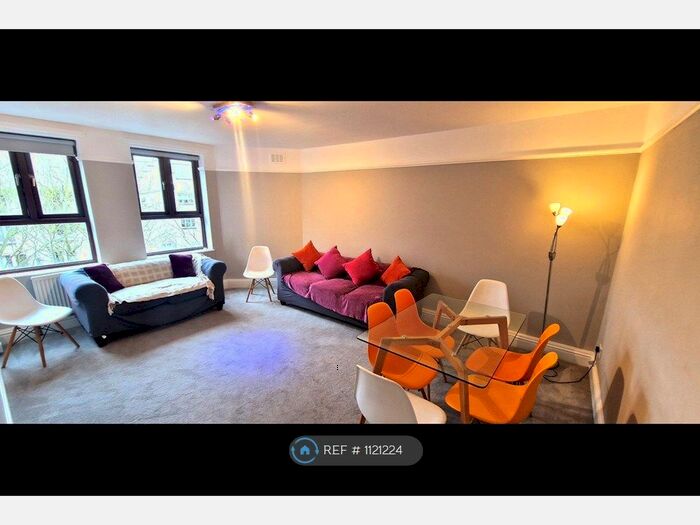 3 Bedroom Flat To Rent In Kintyre Court, London, SW2