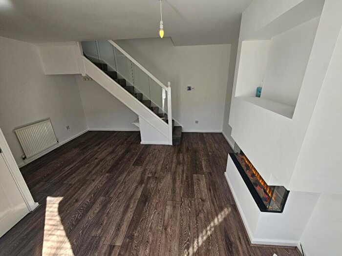 2 Bedroom Town House To Rent In Hunshelf Road, Sheffield, S35