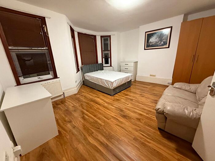 6 Bedroom Terraced House To Rent In Shenley Road, London, SE5