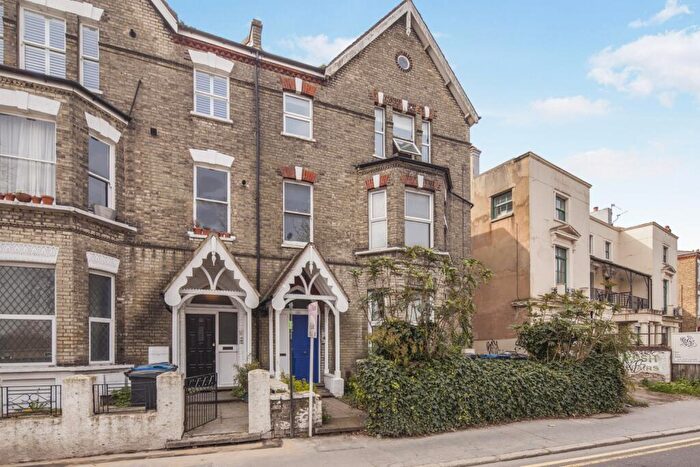 1 Bedroom Flat To Rent In Central Hill London, SE19