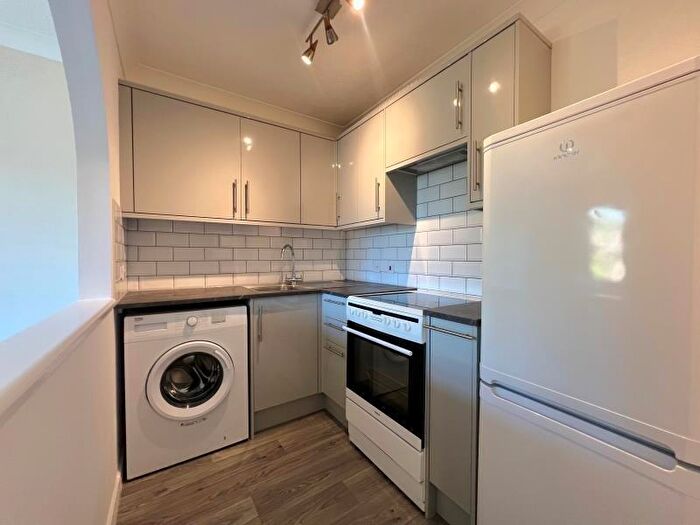 1 Bedroom Maisonette For Sale In Guernsey Close, Guildford, Surrey, GU4