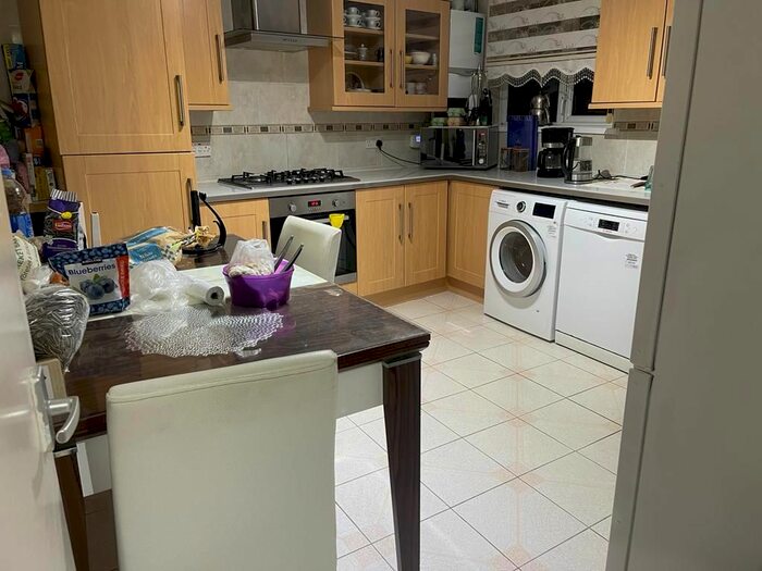 2 Bedroom Flat To Rent In Fore Street, London, N18