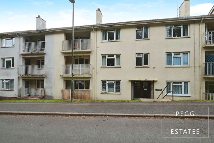 2 Bedroom Flat For Sale In Clennon Court, Torquay, TQ2