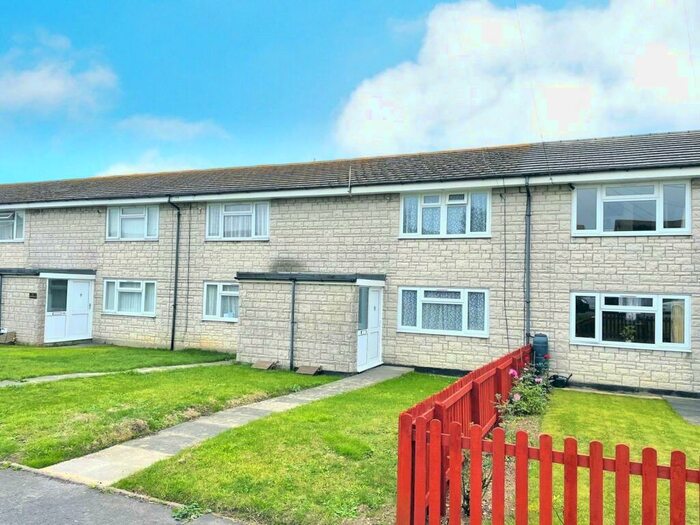 3 Bedroom Terraced House To Rent In Greenways, Portland, DT5