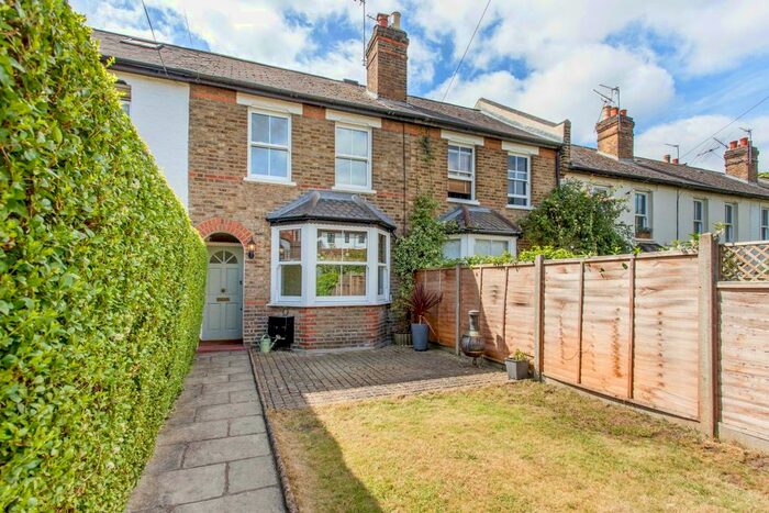 2 Bedroom Cottage To Rent In Park Square, Esher, KT10