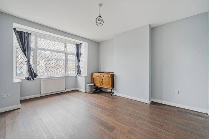 3 Bedroom Terraced House To Rent In Southcroft Road, Furzedown, London, SW16