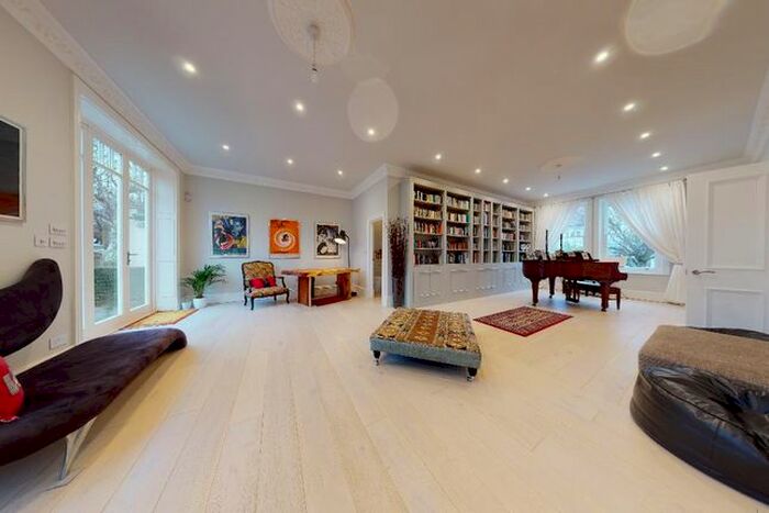 5 Bedroom Town House To Rent In Avenue Gardens, London W3