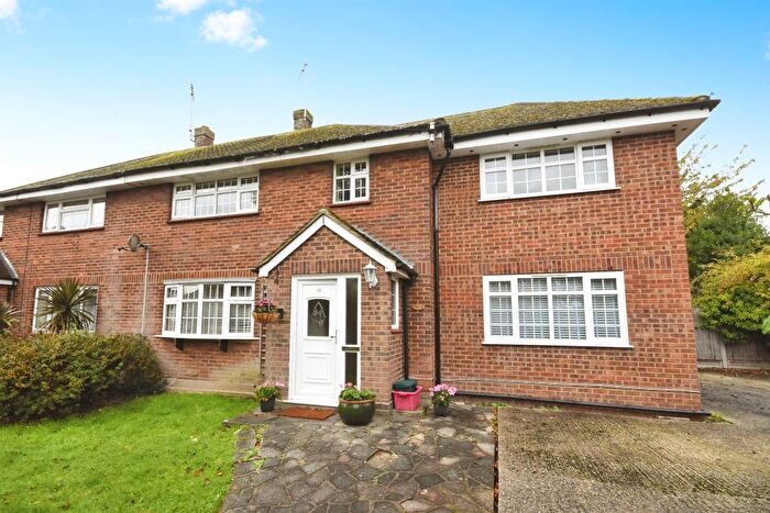 5 Bedroom Terraced House For Sale In Hazelwood Gardens, Pilgrims Hatch, Brentwood, CM15