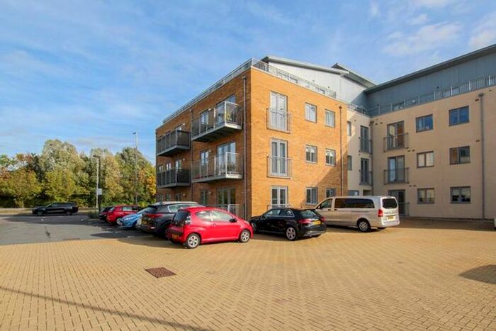 2 Bedroom Flat To Rent In Ramsden Court, Wickford SS12