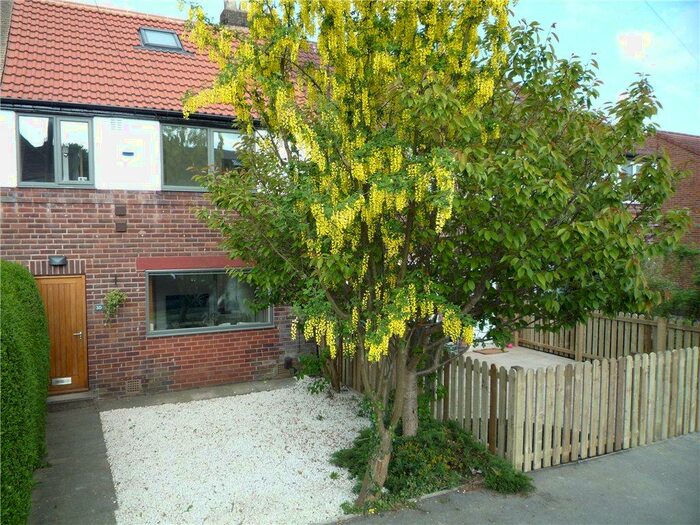 3 Bedroom Town House To Rent In Sussex Avenue, Horsforth, Leeds, West Yorkshire, LS18