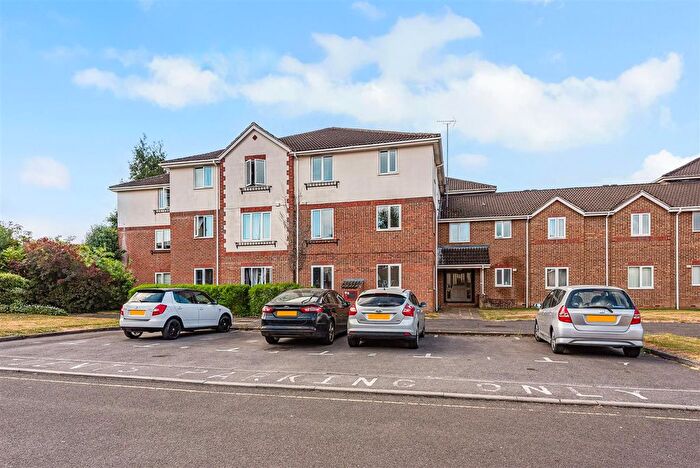 2 Bedroom Flat For Sale In Garden Close, Andover, SP10