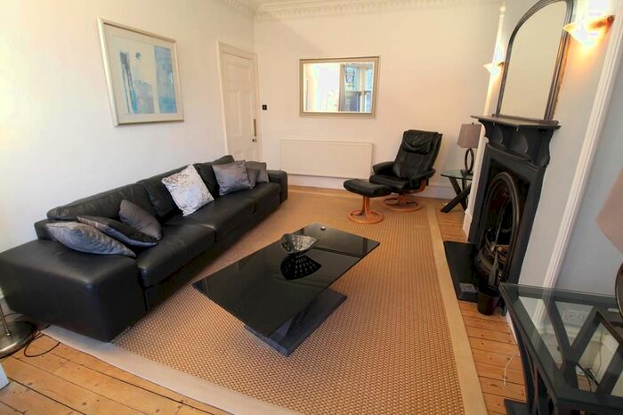 2 Bedroom Flat To Rent In Belgrave Terrace, Aberdeen, AB25