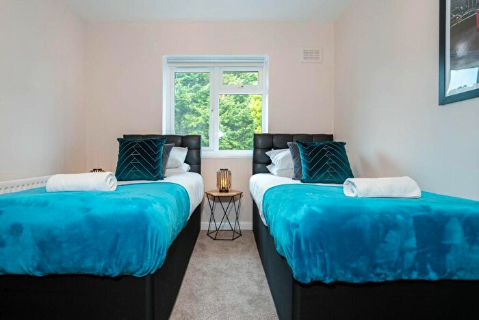 3 Bedroom Serviced Apartments To Rent In Oakcroft Road, Birmingham, B13