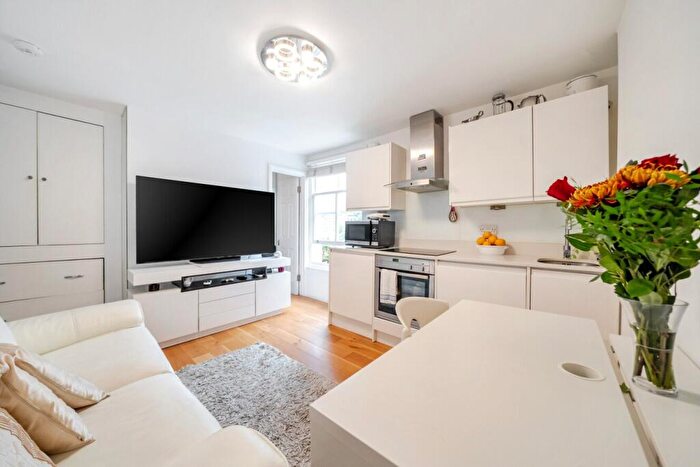 1 Bedroom Flat For Sale In Battersea Rise, Battersea, London, SW11