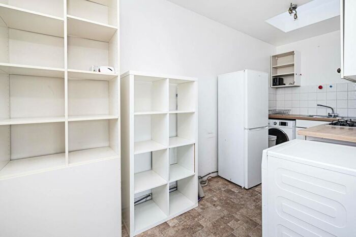 2 Bedroom Flat To Rent In Millennium Place, Bethnal Green, London, E2