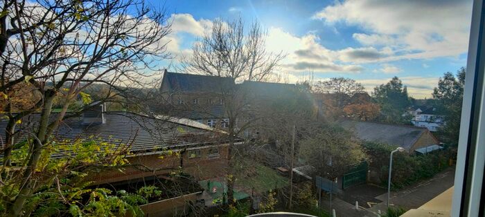 2 Bedroom Maisonette To Rent In Baddow Close, Woodford Green, IG8