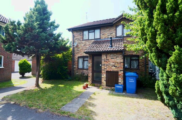 2 Bedroom End Of Terrace House To Rent In Thyme Court, Farnborough, GU14