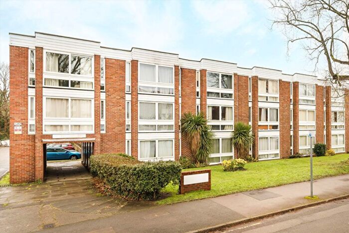 1 Bedroom Flat To Rent In Lovelace Gardens, Surbiton, KT6