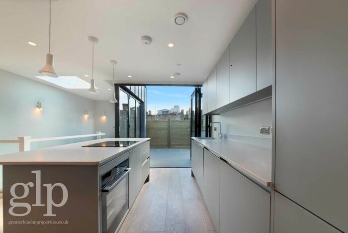 2 Bedroom Flat To Rent In Cranbourn Street, Soho, WC2H