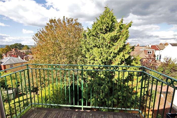 2 Bedroom Flat For Sale In Lime Tree Walk, Sevenoaks, Kent, TN13