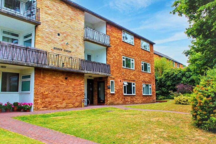 2 Bedroom Flat To Rent In Snakes Lane, Woodford Green, IG8