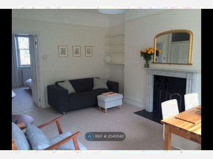 1 Bedroom Flat To Rent In Royal Crescent, London, W11