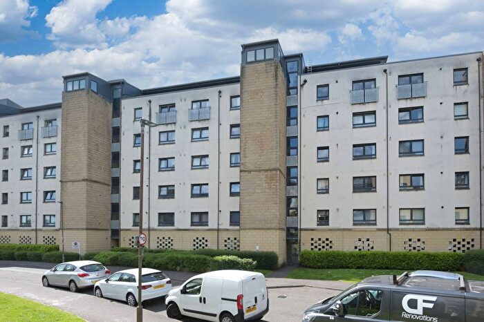 2 Bedroom Flat For Sale In Hawkhill Close, Edinburgh, EH7