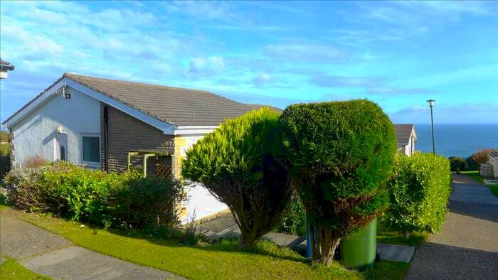 2 Bedroom Bungalow To Rent In Knipe Point, Scarborough, YO11