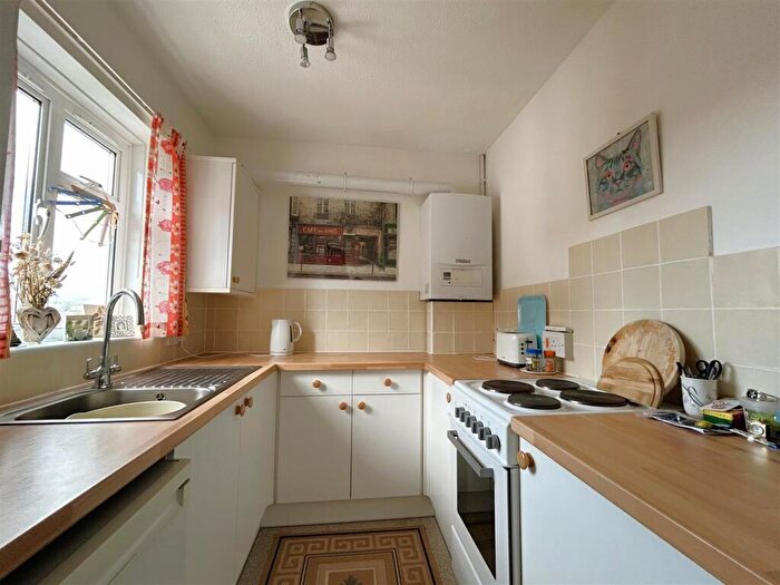 1 Bedroom Apartment For Sale In Chardsmead Court, Bridport, Dorset, DT6