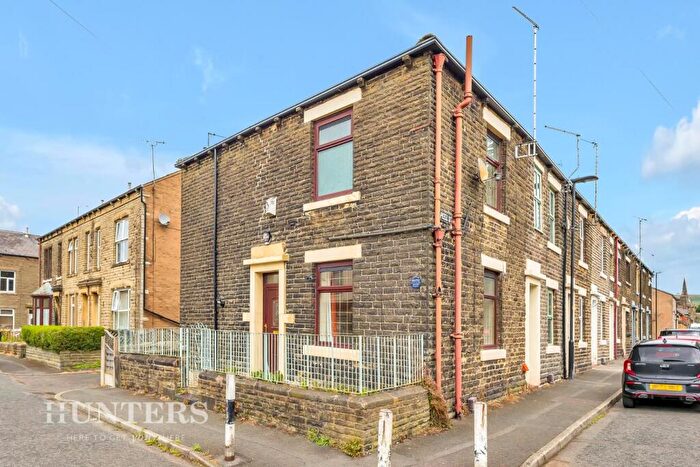 2 Bedroom End Of Terrace House To Rent In Winton Street, Littleborough, OL15