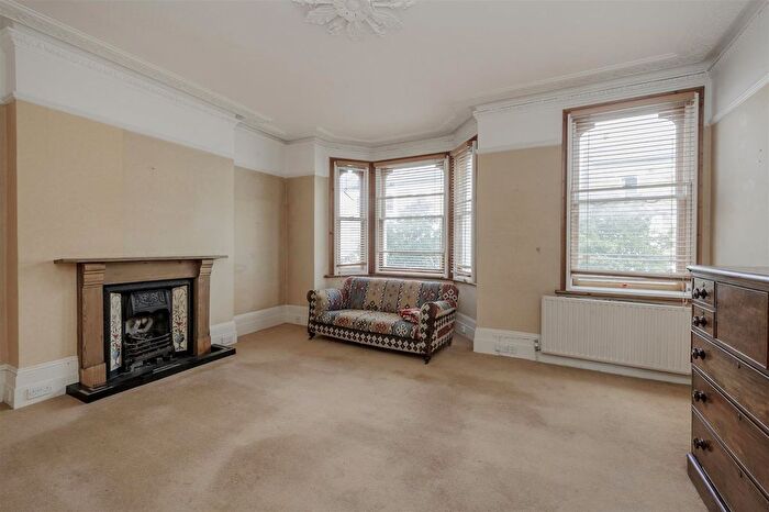 4 Bedroom Semi-Detached House For Sale In Frithville Gardens, London, W12