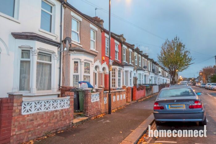 2 Bedroom Flat To Rent In Kingsdown Road, Leyton, E11