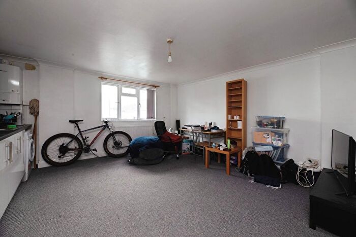 1 Bedroom Flat For Sale In High Road Leytonstone, London, E11