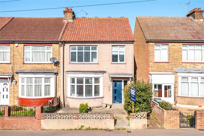 3 Bedroom End Of Terrace House For Sale In Cross Lane West, Gravesend, Kent, DA11